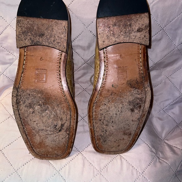 For sale: A pristine pair of Stacy Adam Gator Shoes